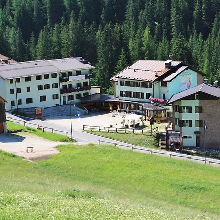 Hotel Santa Maria Ad Nives à Canazei Extérieur photo