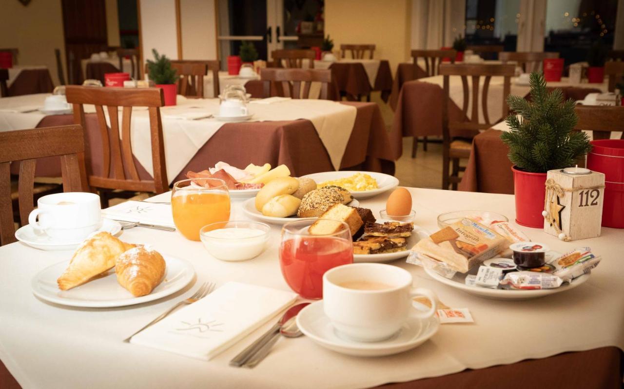 Hotel Santa Maria Ad Nives à Canazei Extérieur photo