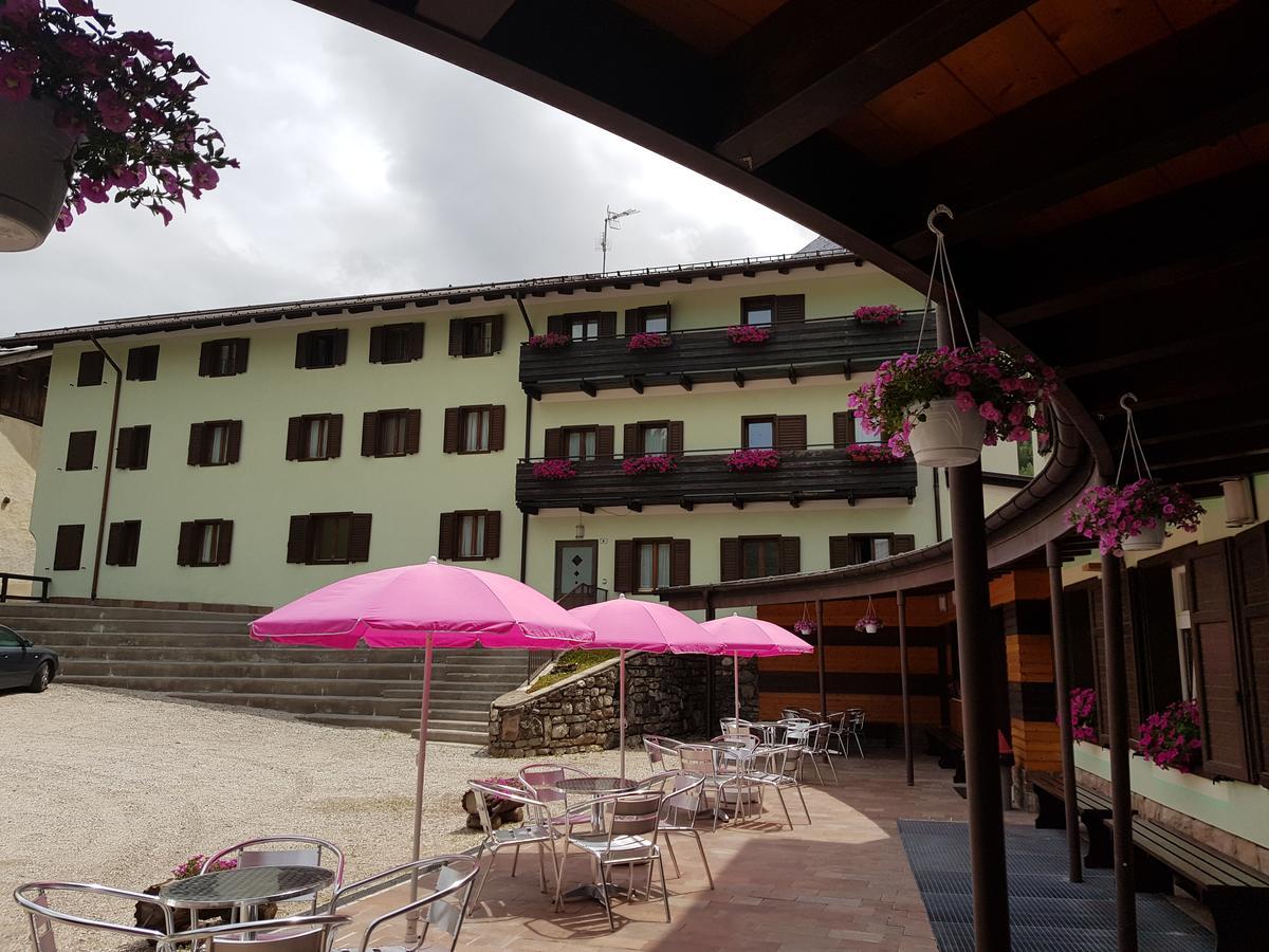Hotel Santa Maria Ad Nives à Canazei Extérieur photo